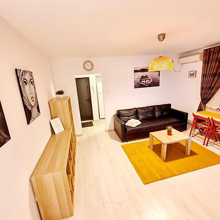 Downtown, Ideal For Longer Stays, Family Friendly Apartment - Nb73A Bucharest Exterior photo