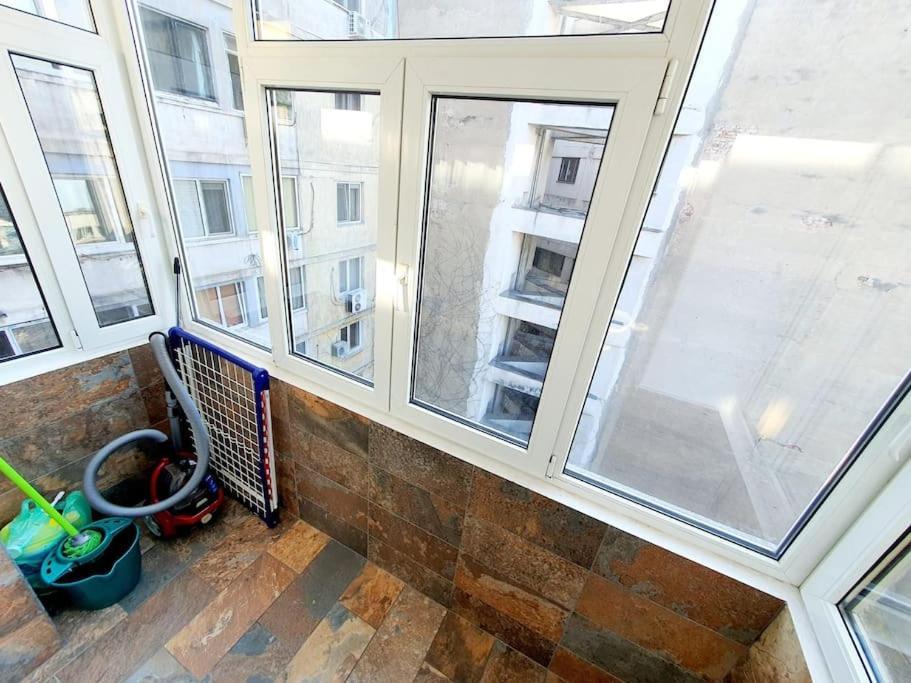 Downtown, Ideal For Longer Stays, Family Friendly Apartment - Nb73A Bucharest Exterior photo